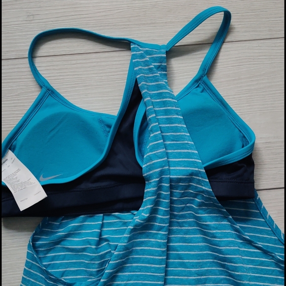 Nike tankini with built in bra - Picture 4 of 6